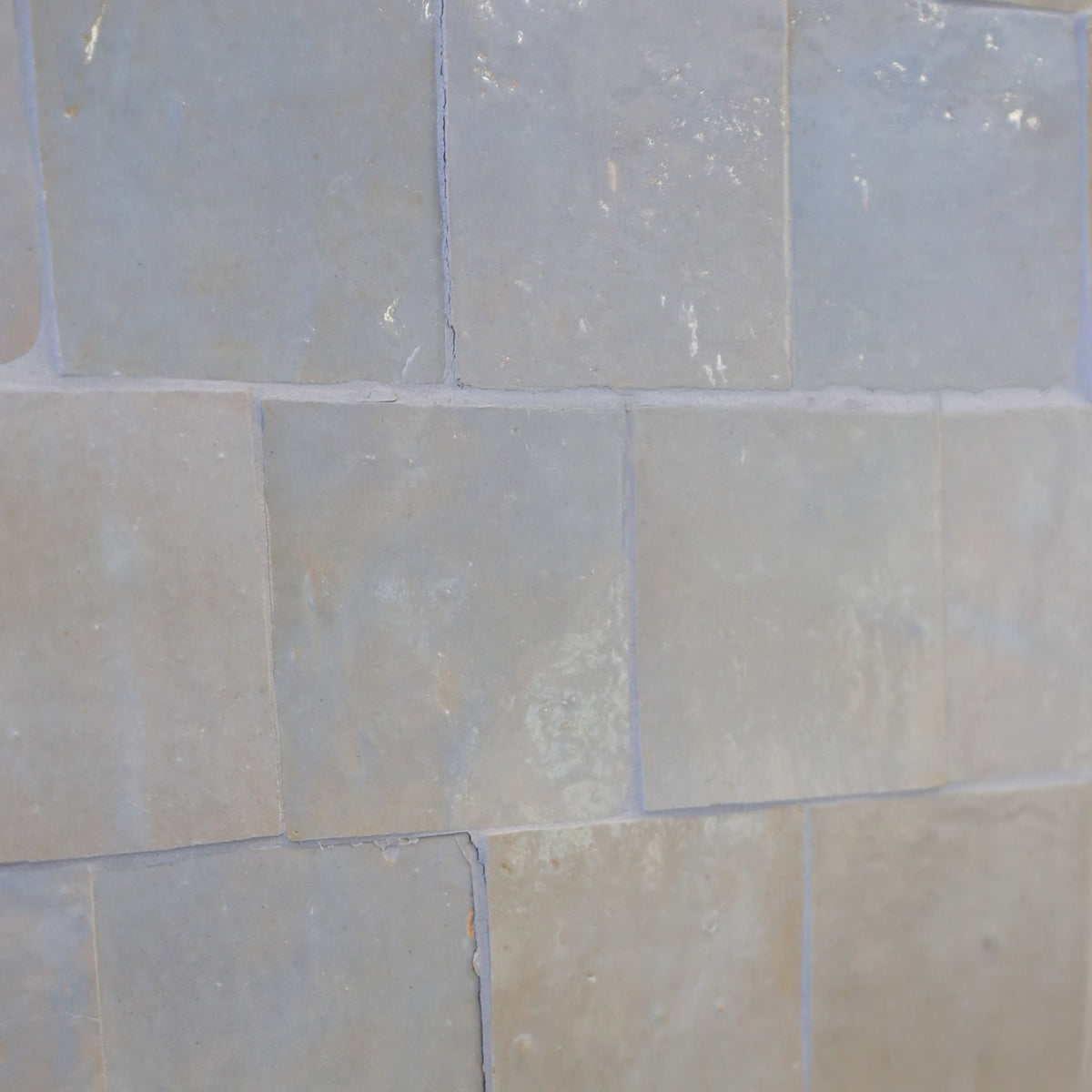 HW Tile Zellige 4x4 Sky Blue Glazed Field Backsplash Side